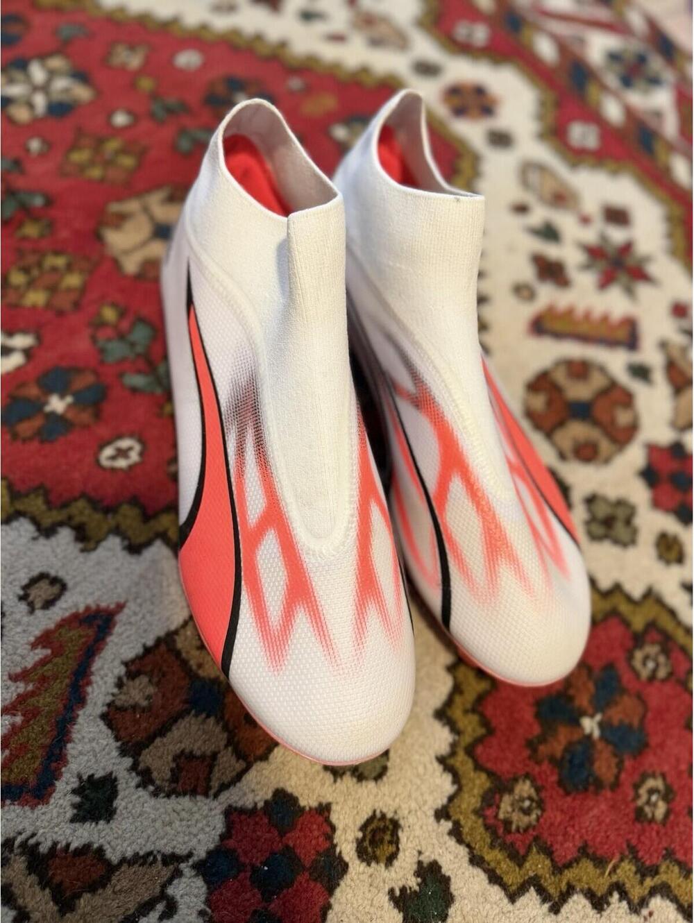 Puma Ultra Match + LL FG/AG soccer cleats -laceless design.